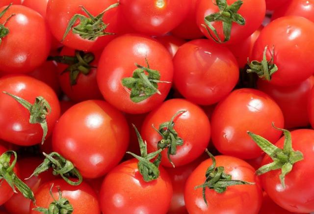 Rhubarbe en salade, acidulée et surprenante à chaque bouchée