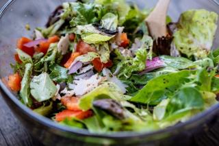Comment conserver une salade verte : saison et recettes